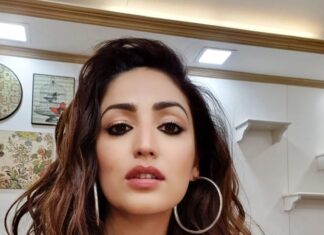 Yami Gautam Instagram - Vanity tale behind #saawanmeinlaggayiaag for my lovely Natasha who was constantly on her toes, heels & whatever it took to make me look #GINNY with her effortless (which takes effort, FYI😬) make-up & hair and my amazing Amandeep whose styling & on-set paparazzi skill is as on-point as her entertainment quotient. Both of them together are nothing less than fireballs of energy & laughter & tons of fun. Have made some amazing memories with them , which shall be cherished forever 💕 @hairgaragebynatasha @amandeepkaur87 #GINNYwedsSUNNY / October 9 / @netflix_in