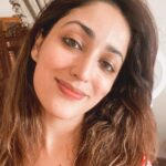 Yami Gautam Instagram - Having patiently observe my Naani as she would make ‘Kaajal’ at home for us girls, whenever we would visit her during summer holidays, has left me with some really sweet memories- the fresh scent of the burnt oil wick, smeared with ghar-ka ghee & then stuffing it in a small antique container,which I still posses :) Finally, made ‘kaajal’ myself today & the feeling took me back to those innocent & much-treasured memory lanes ❤️