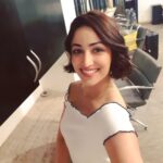 Yami Gautam Instagram - Throwback to day 1 of 💇🏻‍♀️ for the role of ‘Pallavi/Jasmine’ in ‘URI-the surgical strike’ ! Hairstyle is not just a part of your vanity but is very instrumental in creating a distinct look for every character. But going this short with length, was a concern for people around, coz for some reason long hair are associated with the notion of ‘conventional beauty’ in the industry, society etc. I myself was so attached to the idea of being so ‘particular’ about my hair-length, that just an inch of extra hair-chop would make me go in a state of shock. That silly 🙈🙄 But I dint think twice when my director @adityadharfilms proposed the idea of me getting a short-Bob done for the character & to avoid the use of wigs, in order to make the look authentic. It got me very excited & just went ahead. I remember that moment of feeling so light & uninhibited not just as a person- with breaking the stereotypes associated with physical attributes in this business & other’ perspective of YOU but also genuinely giving-in as an actor & create something new. A number of of our senior artistes, India & abroad have done the same seamlessly & I wish to be on that path, whenever I get an opportunity 🙏🏻 P.S.. thank you Shefu & Shim.. for being the most amazing karta-Dharta of my 💇🏻‍♀️💁🏻‍♀️💜