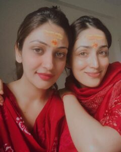 Yami Gautam Instagram - Pray & love ❤️✨
@s_u_r_i_l_i_e