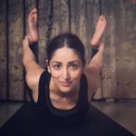 Yami Gautam Instagram - ‘Yoga is the journey of the self, through the self, to the self’ #dhanurasana - increases spinal strength & flexibility, strengthens lungs, legs (esp upper thigh), back muscles, relieves stiff shoulders, amongst many other benefits Happy health 🙂