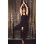 Yami Gautam Instagram - ‘Yoga is not a work-out, it is work-in...’ #vrikshasana/tree-pose - Improves balance & stability in legs, among many other benefits ! Happy health 🧡