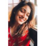 Yami Gautam Instagram – किसी कि मुस्कुराहटाों पे हाे निसार…🎶🌹