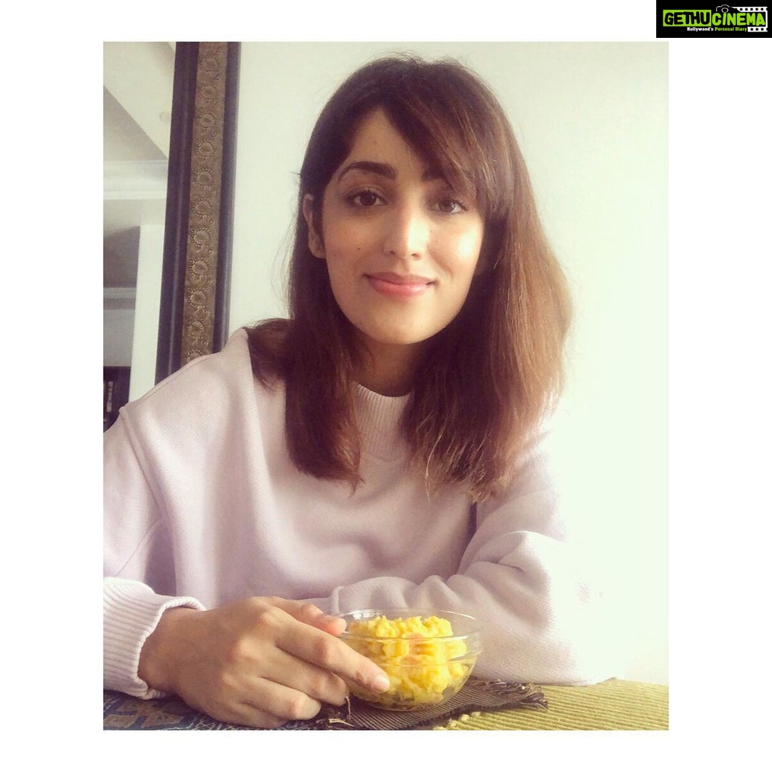 Yami Gautam Instagram - The nation’s COVID-19 warriors are not just battling a pandemic. They are battling hunger as well. And, it is up to us to help them fight that battle. By making the humble Khichdi, I show my support to organizations like @iskcon_annamrita that are working tirelessly to distribute khichdi to the people in need. Support #UnitedLikeKhichdi . Donate - https://annamrita.org/donate-covid19.php