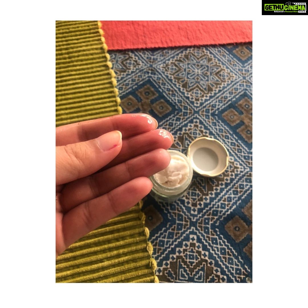 Yami Gautam Instagram - घर में बनाया शुद्ध नारियल-तेल ! When we have limited resources , how essential things can be created at home itself, with basic things available.. But these habits should still be encouraged ,of utilising things , even after we get through these hard times. Prayers & efforts , in money or kind, for the needy & underprivileged should not stop. Who donated how much amount doesn’t matter ,it’s the intention that counts first. I learnt it at school , if your right hand makes a charity-your left hand shouldn’t know.. but at these times , it’s coming in public eye only to encourage people ,at large , to do the same in these desperate times , to the best capacity .. so Please don’t compare anyone & just play your own part silently... As far as social media is concerned , I have never been an avid user or someone who constantly keeps my life updated but in these times , we can show the positive side of it by using it correctly .. Share love , positivity , express yourself in however way you want to share & it gives you happiness or don’t if you don’t wish to ... We all in this together & need to come out as better humans on the other side of it 🙏🏻🌸 #stayhome #staysafe
