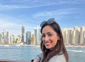 Yami Gautam Instagram - Touristy पेजिंग करते हुए मैं और मेरी टीम Dubai में 🕺🏻💜 #Shootlife #nofilter