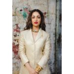 Yami Gautam Instagram - ❤️🤍 Outfit : @rajeshpratapsinghworks Necklace : @razwada.jewels Earings : @parekh_ornaments with dejhoor Bangles : @mahesh_notandass Bag : @aranyaniatelier Shoes : @saintgworld Styled by : @manishamelwani Assisted by : @sanyakapoor @iambidipto_ Hair : @salechav Make up : @nishisingh_muah 📷 : @haranish.hrf