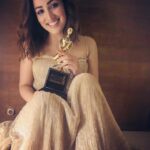 Yami Gautam Instagram – Best Actor in a Comic role 💫 You trusted me @amarkaushik with PARI , a role not many would have thought instinctively that I could perform ! Thank you, Amar for your faith & being such an incredible director 🙏🏻✨ #Bala #gratitude #starscreenawards2019