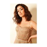 Yami Gautam Instagram - Shine on💫✨ #starscreenawards2019 Styled by the lovely @alliaalrufai ; Hair/Make-up @akgunmanisali ; 📷 @therebelbeat