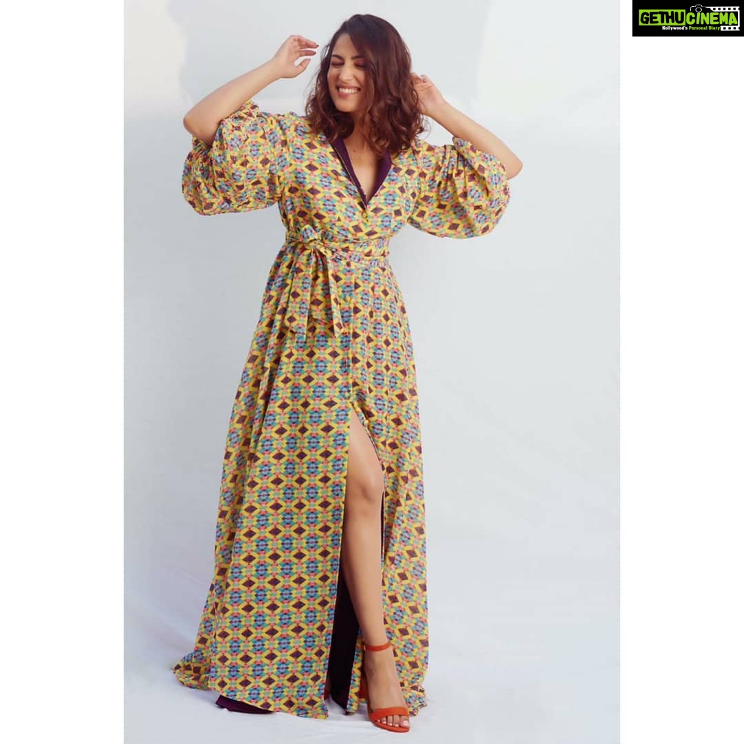 Yami Gautam Instagram - M O O D 😄 . . . 👗: @eshaamiin1 💄💅: @sahithya.shetty 💁:@hairstylist_madhav 📷: @mayurnarangikar