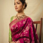 Yami Gautam Instagram - 💖 Saree : @ekayabanaras Earrings : @motifsbysurabhididwania attached with my dejhoor Necklace and bangles : @finefinery_store Cuff : @kharikajai Hair pin : @azgaofficial Styled by : @manishamelwani Assisted by : @sanyakapoor @iambidipto_ Make up : @nehaseehra Hair : @salechav 📷 : @haranish.hrf