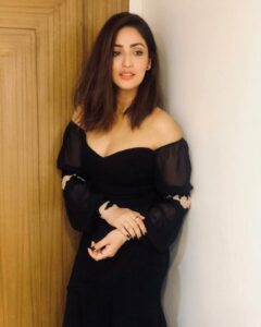 Yami Gautam Instagram - Bala promotions begin 💃🌟🎊
.
.
#Bala
👗: @sanamratansi 👱🏻‍♀️: @hairgaragebynatasha