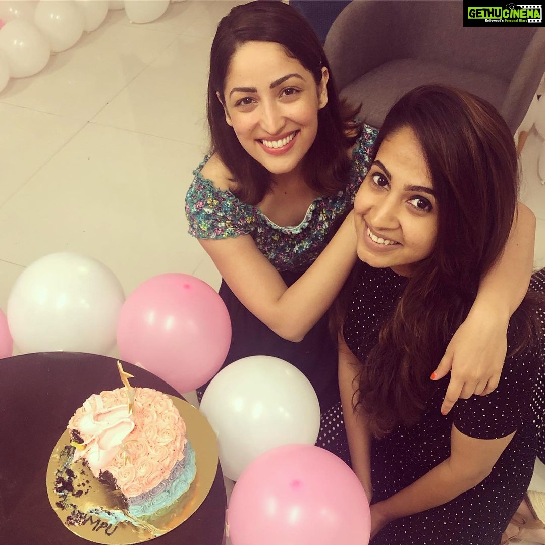 Yami Gautam Instagram - My dearest Dimple... 1 of my most special friends , teacher , literally my 1 am dance partner .. n most importantly a beautiful human .. wish you a very Happy Birthday 🥳❤️