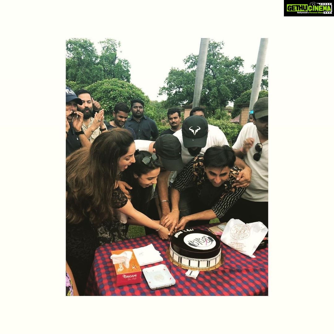 Yami Gautam Instagram - Everything has beauty, not everyone sees it ! Its a wrap on this really fun journey of #BALA ! Can’t wait to share this special film with you all ! Thank you #Dino @pvijan @amarkaushik @ayushmannk @bhumipednekar @jaavedjaaferi @nowitsabhi @anujdhawan13 @MaddockFilms & entire crew❤️ Lucknow, Uttar Pradesh