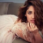 Yami Gautam Instagram - Hide n seek 📷🌸