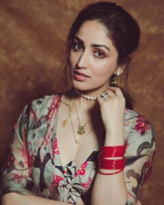 Yami Gautam Instagram - Elegance of the heart & soul accentuated by a lovely attire❤️

Outfit : @abrahamandthakore 
Jewels : @houseoftuhina 
Bag : @rubilxn 
Footwear : @therohanarora 
Styled by : @manishamelwani 
Assured by :@iambidipto_ @sanyakapoor 
Make up : @nehaseehra 
Hair : @salechav 
📷 : @haranish.hrf