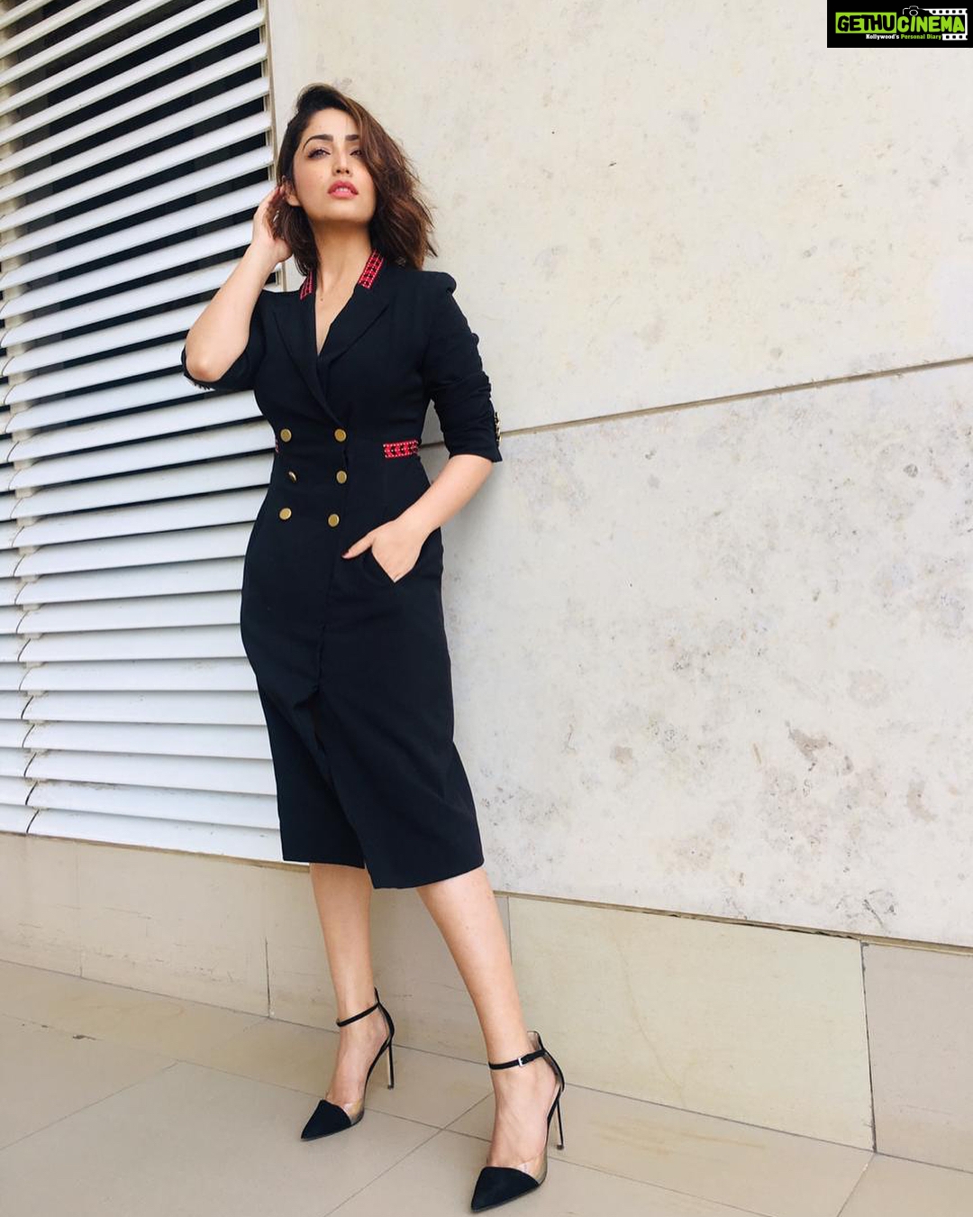 Yami Gautam Instagram - Its all about mixing a little red with a black outfit 💁🏼♀ #uripromotions