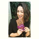 Yami Gautam Instagram - Happy Valentine's Day guys! If you have someone special in your life, all you have to do is pop your heart out to them! See! Like me :) #PopYourHeartOut #Sayitwithsilk @cadburydairymilksilk