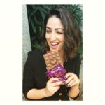 Yami Gautam Instagram – Happy Valentine’s Day guys! If you have someone special in your life, all you have to do is pop your heart out to them! See! Like me :) #PopYourHeartOut #Sayitwithsilk @cadburydairymilksilk