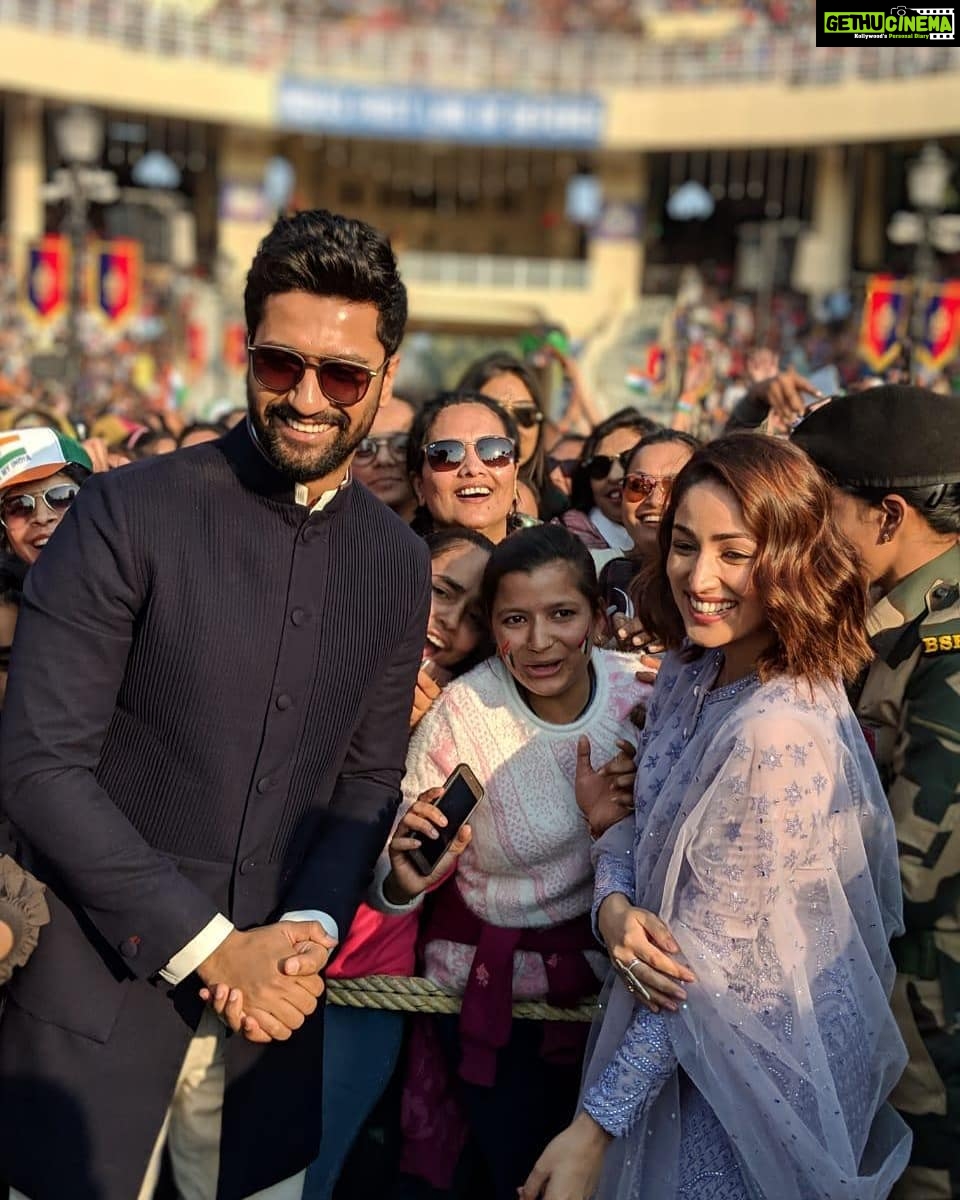 Yami Gautam Instagram - The JOSH was unbeatable today for the Republic day celebrations at the Wagah Border, Attari. Thank you @bsf_india and everyone for such a surreal experience !! 💫😍 @vickykaushal09 @adityadharfilms @rsvpmovies Wagah Boarder, Attari