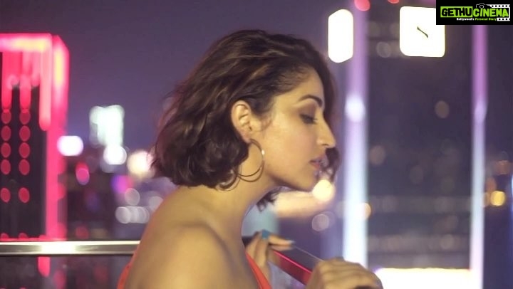 Yami Gautam Instagram - “Life in Hong Kong transcends cultural and culinary borders, such that nothing is truly foreign and nothing doesn't belong.” -Peter Jon Lindberg #DiscoverHongKong @discoverhongkong Hair and make up - @loveleen_ramchandani Stylist - @mohitrai Video credits: @theladyinbun #BestofHongKong #HongKong #DiscoverHongKonglikeYami