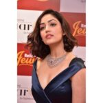 Yami Gautam Instagram - Hey Guys, @reliancejewels Grand New Showroom is Now Open at Thane, Gokhale Road. You should definitely go check out their Exquisite Fine Jewelry collections & avail their 100 plus stores celebratory offer of Up to 100% off on Gold & Diamond Jewelry making. #RelianceJewels #BetheMoment #GrandLaunch #Gold #Diamond #Thane Pic by @thephoto_hunger ❤