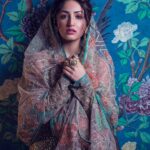 Yami Gautam Instagram - Love transcends across borders .... 💚 For @khushmag Editor-in-chief: @sonia_ullah Photography: #AbhaySingh Outfit: @rimpleandharpreet Jewellery: @toraan.design Creative Director: @Mannisahota Fashion Editor: @Vikas_r HMU: @roshnihairandmakeupartist