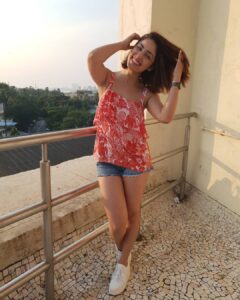 Yami Gautam Instagram - Some wind, some sunshine and lots of joy 🌻