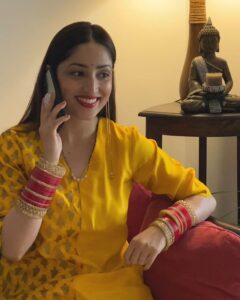 Yami Gautam Instagram - When I was watching Ek Aur Pehechan on Gemini cooking oil's YouTube, seeing Megha's love for food, just reminded me of my mother!! It's so nice to see moms get out of their kitchen to find their Ek Aur pehechan, because #AbHaiMummyKaTime..and I am glad Gemini cooking Oil is telling her story..

Go watch Megha's journey to crafting her Ek Aur Pehechan

#Collaboration 

#Geminicookingoil #ekaurpehechan