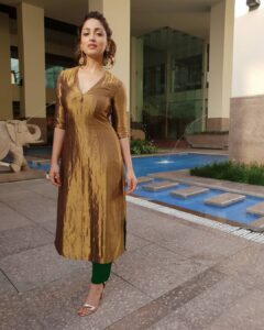 Yami Gautam Instagram - One legged illusion trick 😂 😉