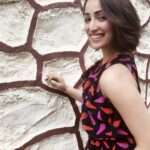 Yami Gautam Instagram - Batti Gul, smile chalu 😀 💃 #BattiGulMeterChalu