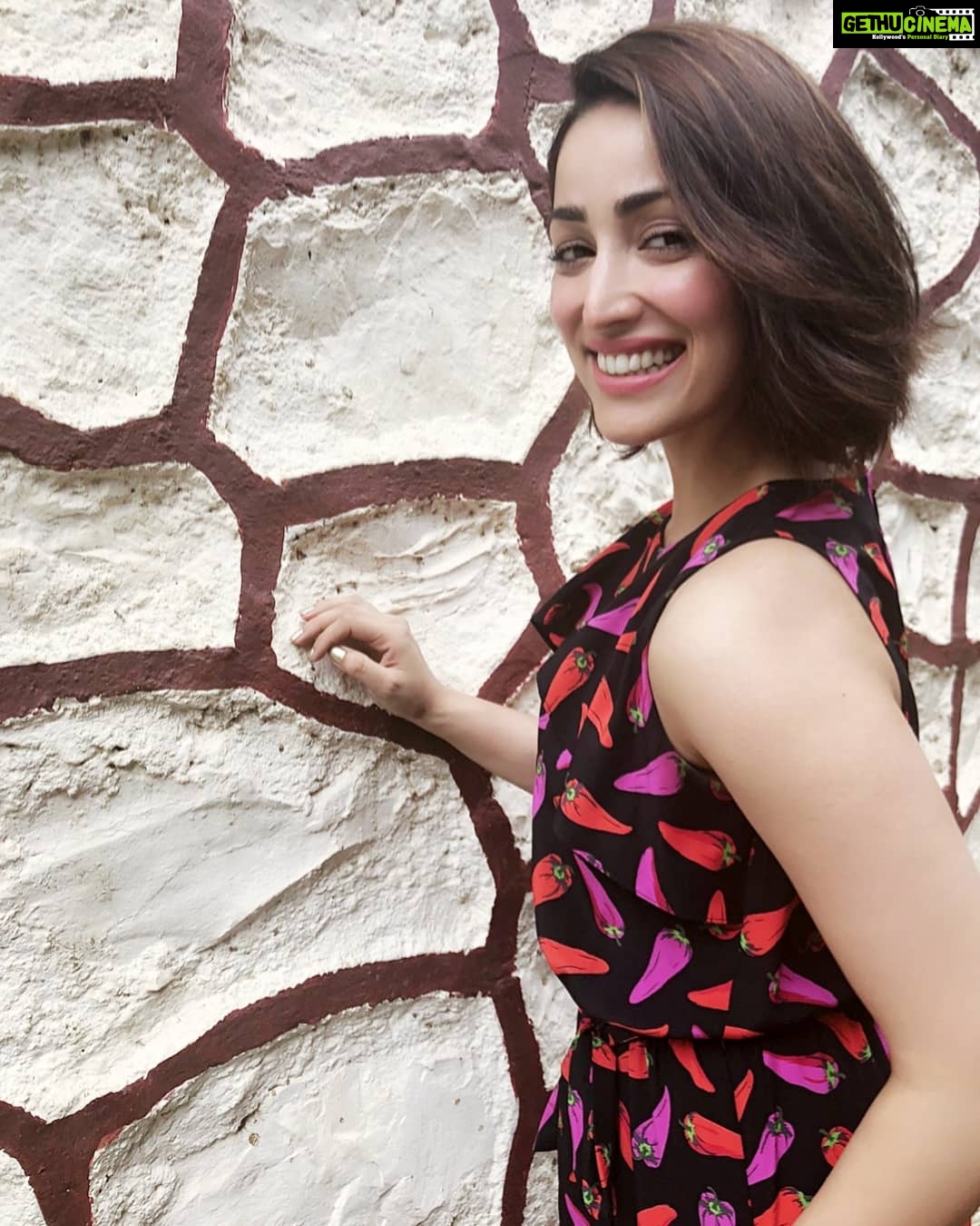 Yami Gautam Instagram - Batti Gul, smile chalu 😀 💃 #BattiGulMeterChalu