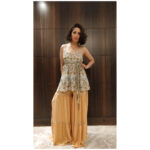 Yami Gautam Instagram – Dazzling away in the city of love for @bergerpaintsindia #Agra 🧡 👗👠 – @thetyagiakshay in @payalsinghal outfit 💇🏻‍♀️💄 – @natashashaikh1 @hairgaragebynatasha 📸 – @natashashaikh1 😋