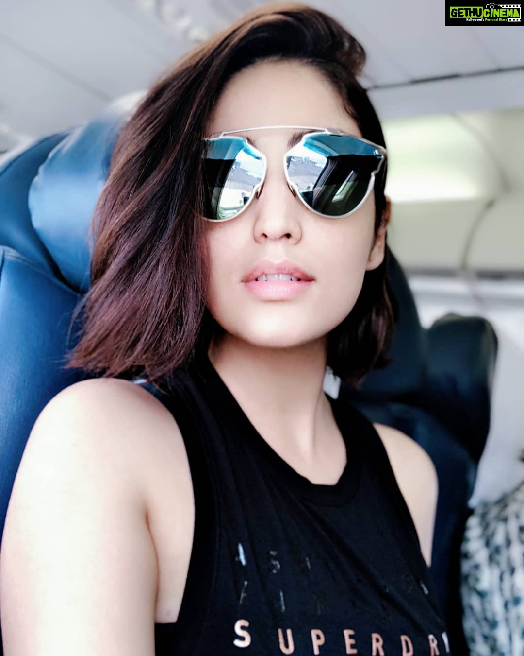 Yami Gautam Instagram - Enroute happiness #homesweethome 😁🏡
