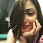 Yami Gautam Instagram - #nocaption #nomakeup #postpackupstory😌