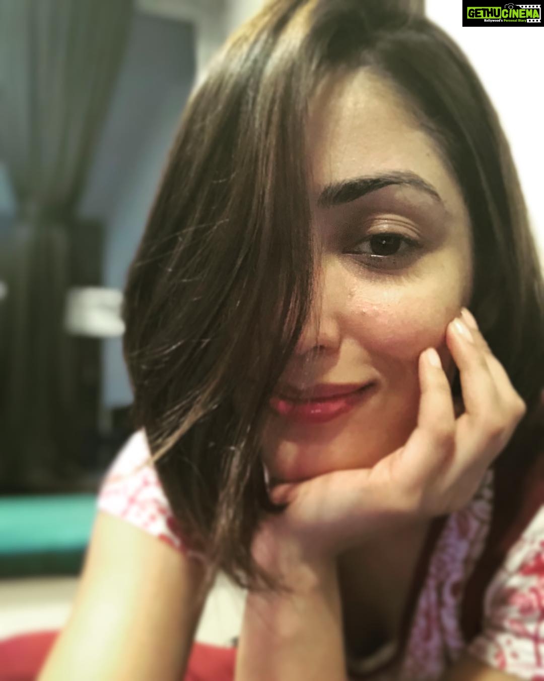 Yami Gautam Instagram - #nocaption #nomakeup #postpackupstory😌