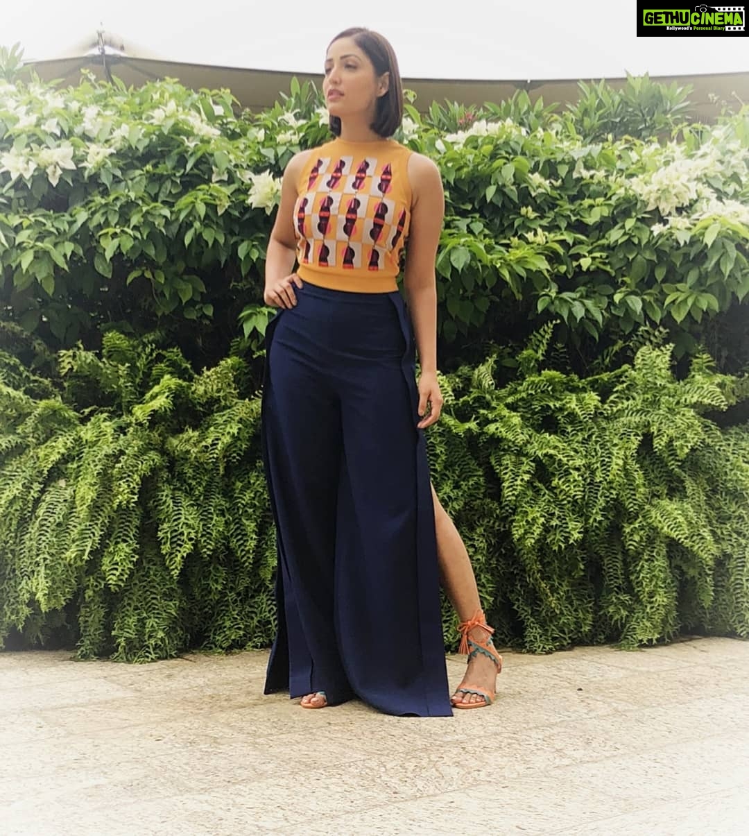 Yami Gautam Instagram - Batti ke saare rang, aapke sang 😉📸 Styled by @aasthasharma Hair by @humera_shaikh19 Make up by @natashashaikh1