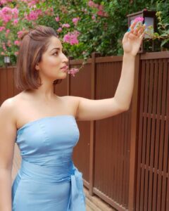 Yami Gautam Instagram - "Taking pictures is like tiptoeing into the kitchen late at night and stealing Oreo cookies.”
— Diane Arbus 📸❤
#worldphotographyday