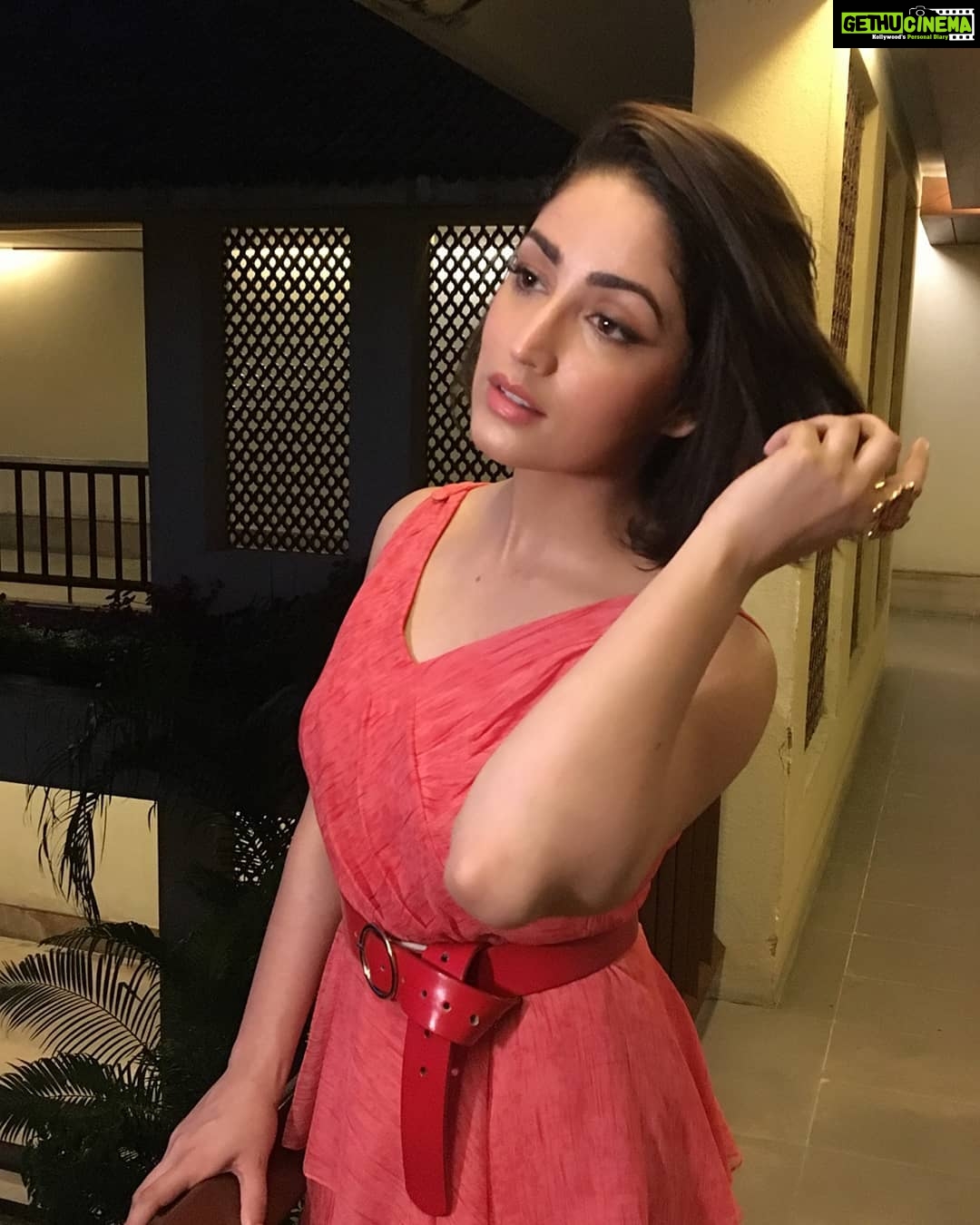 Yami Gautam Instagram - Flick it away 📸 Styling by @thetyagiakshay Hair and make up by @loveleen_ramchandani
