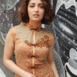 Yami Gautam Instagram – The joy of enjoying the traditional Chinese Qipao inspired outfit and roaming the streets of #Hongkong 🇭🇰💃 @discoverhongkong  #traveltales #YamiInHongkong 
Hair and make up by @loveleen_ramchandani 
Outfits by @ @ceciliayaucouture_
Pics by @mann012 Central District, Hong Kong