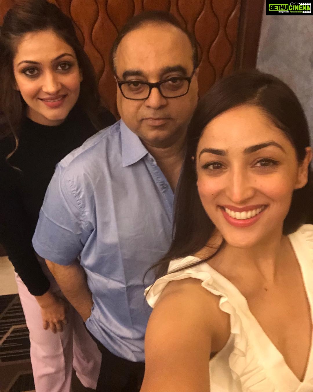 Yami Gautam Instagram - Super excited for my little boo @surilie_j_singh on her debut “Battle of Saragarhi” with the one and only #rajkumarsantoshi !! 👩❤️💋👩