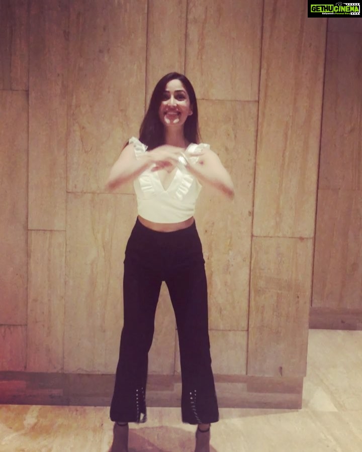 Yami Gautam Instagram - When you had a great weekend 💃🏻#weekendvibes #boomerang