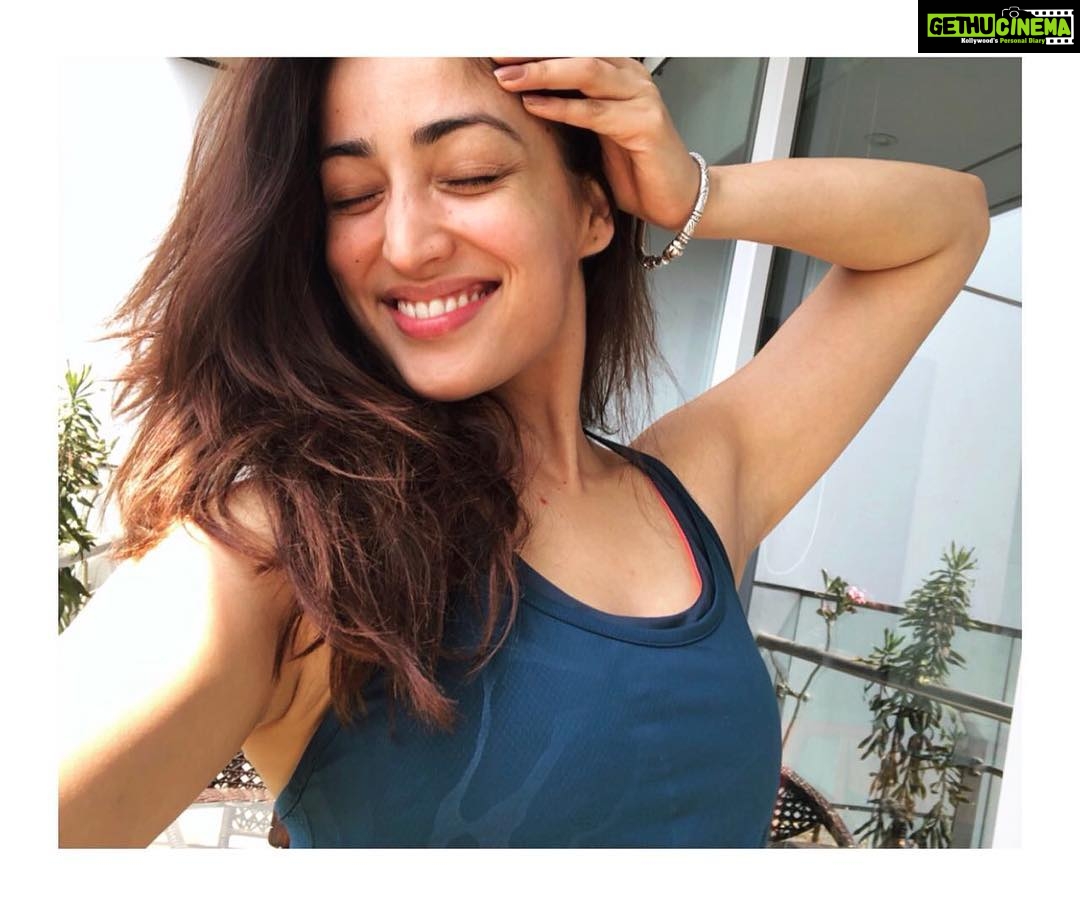 Yami Gautam Instagram - Start the day right with a smile! #HappySunday