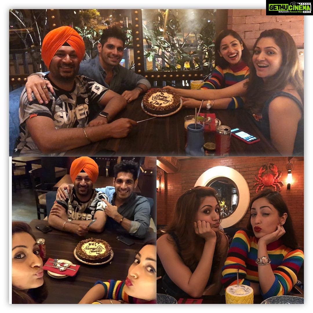 Yami Gautam Instagram - In between some laughter, food & friends .. #birthdaysarespecial #happybdayjas 👻💕🤩