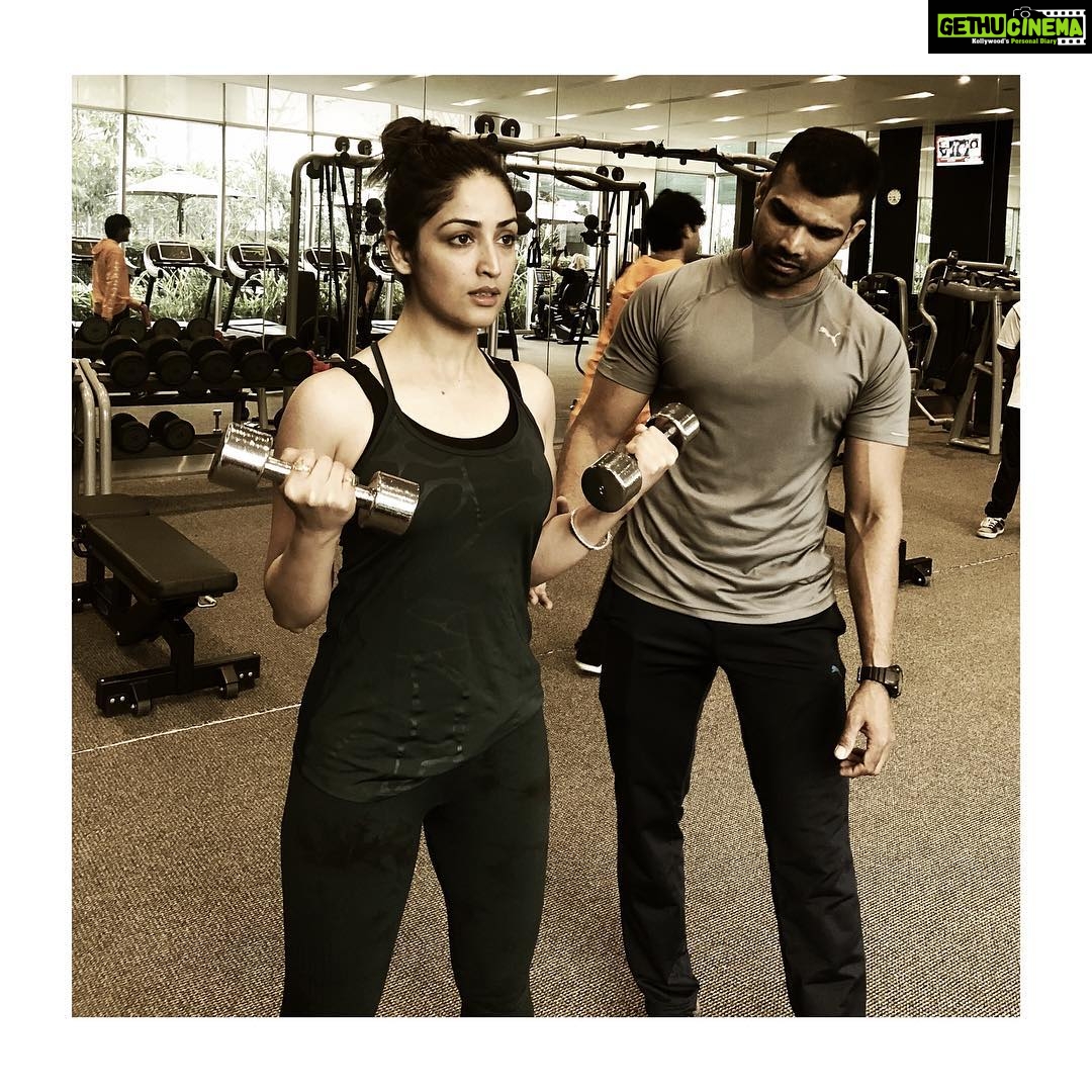 Yami Gautam Instagram - Hello @farhan_gymfreak 💪🏼😎 #beyourownmotivation💯 #fitnessjourney #stayfocused #staystrong