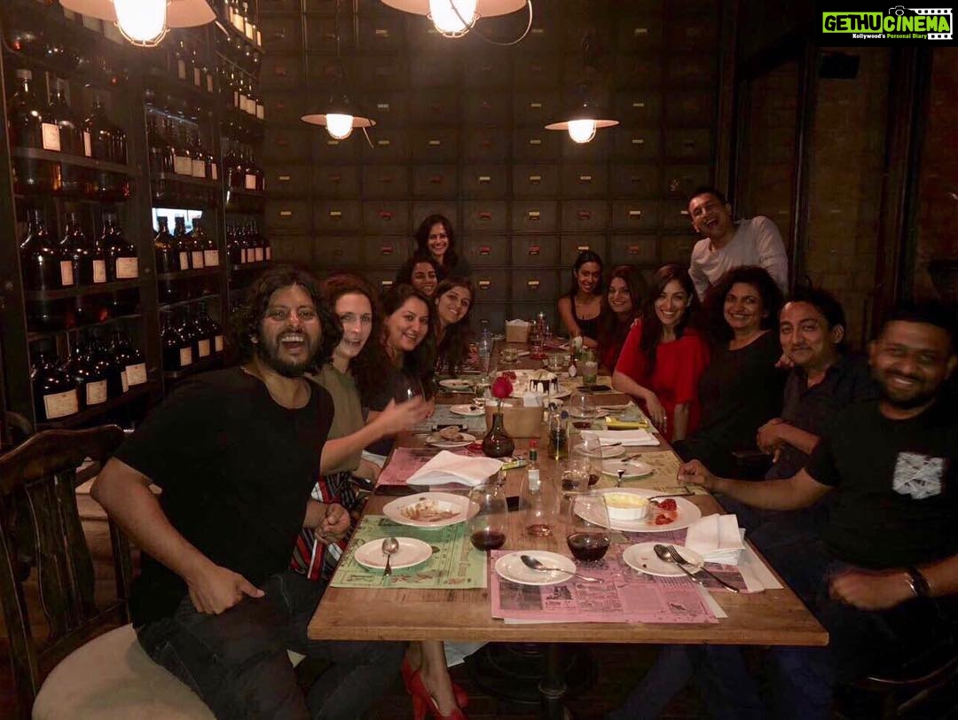 Yami Gautam Instagram - Happy dinner post a happy shoot ๐งก #happyteam #bangkokdiaries ๐