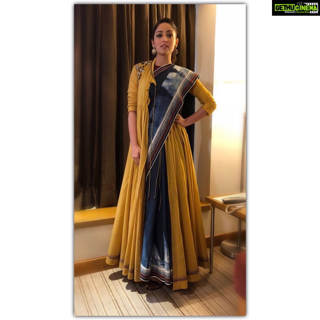 Yami Gautam Instagram - Cudnt have been a better way to celebrate #Children’ day by felicitating some young but brilliant creative minds who are future of our cinema.. was amazed to see some fantastic short films created at such a tender age at the #InternationalChildrenfilmsociety... inspired !! Felt special today in this @anjumodi creation , styled by amazing @tanghavri .. Make- up by my lovely @shraddha.naik ..hair by super fun @ayeshadevitre @sajzdot .. 😎💕