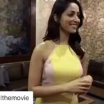 Yami Gautam Instagram - #Repost @kaabilthemovie ・・・ Kaabil gets a thumbs up from the lovely @BeingSalmanKhan. 👍🏻❤ He calls @hrithikroshan & @yamigautam specially to celebrate on @BiggBoss!