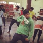 Yuthan Balaji Instagram – #ThrowBack of my #dance rehearsal 🤣 fun times..missing this dance fun guys @nancy_antoni @vdc_varadhas_dance_company @zeetamizh 💕 
#Joo #YuthanBalaji 
#Yuthan #Nancy #YNNY #DJD #DanceJodiDance #zeetamil #puma #pumastyle #pumalifestyle