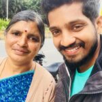 Yuthan Balaji Instagram - Met this sweet Amma in Bangalore..she stopped me on road n sweetly asked if I’m #Yuthan n after I said yes..she started to explain the way she watched me from #kanakaanumkalangal till #Nagarvalam n her whole family likes me n she desperately wanted to take a pic but she had a basic mobile..so I took one for her so her son could download..thanks a ton for the love from ur whole family Amma..overwhelmed with love 💕 🙏🏻😇 #YuthanBalaji